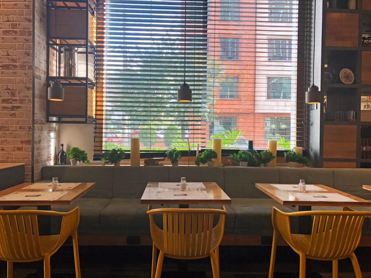 Hotel 100 Luxury Suites By Preferred Bogotá Esterno foto Interior of a restaurant in New York City