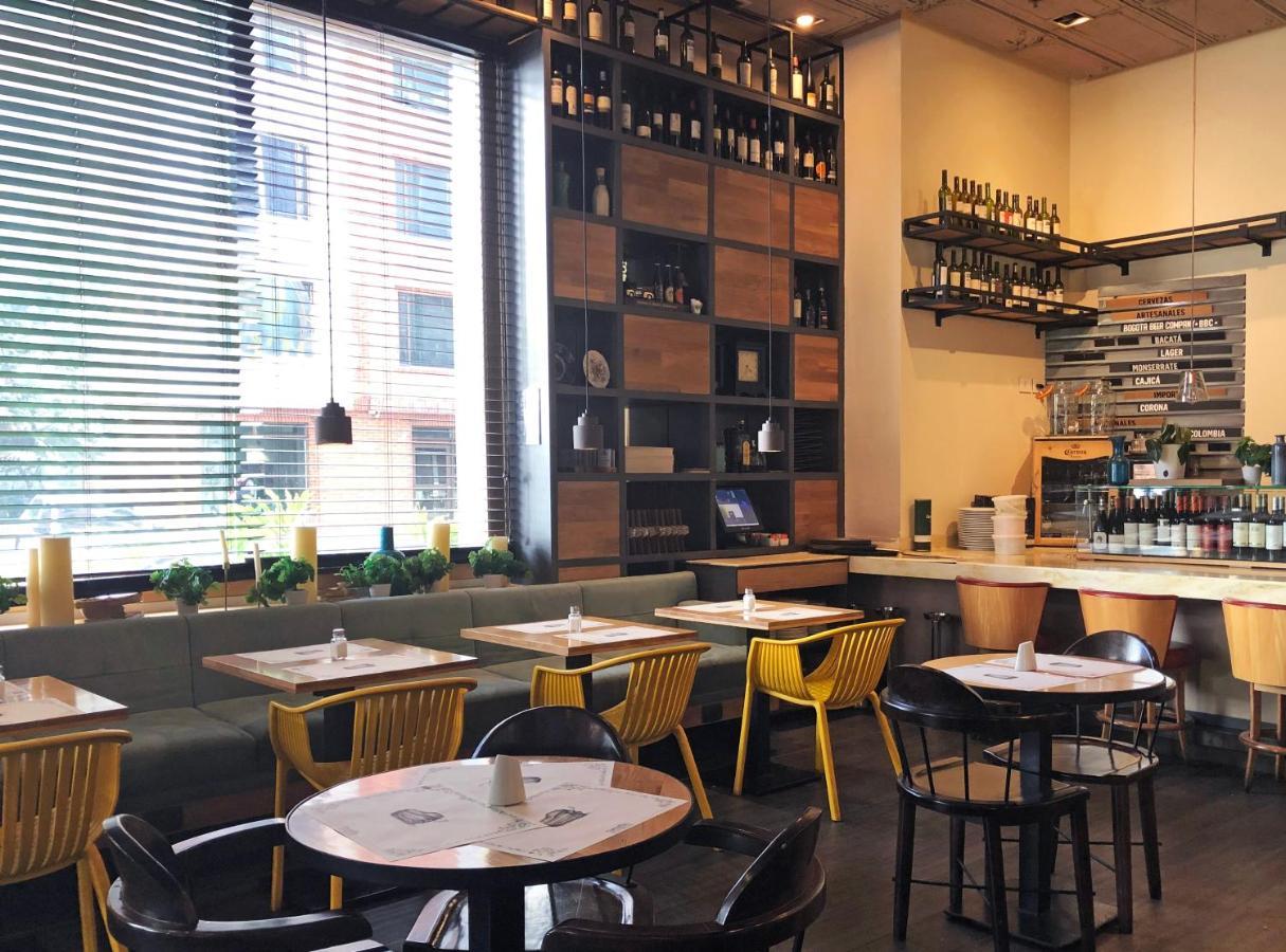 Hotel 100 Luxury Suites By Preferred Bogotá Esterno foto Interior of a restaurant in the United States