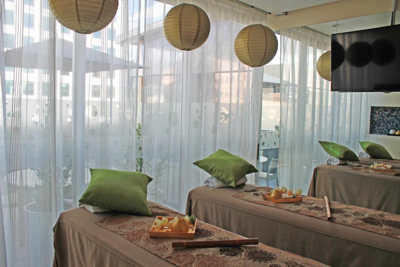 Hotel 100 Luxury Suites By Preferred Bogotá Esterno foto The interior of the restaurant