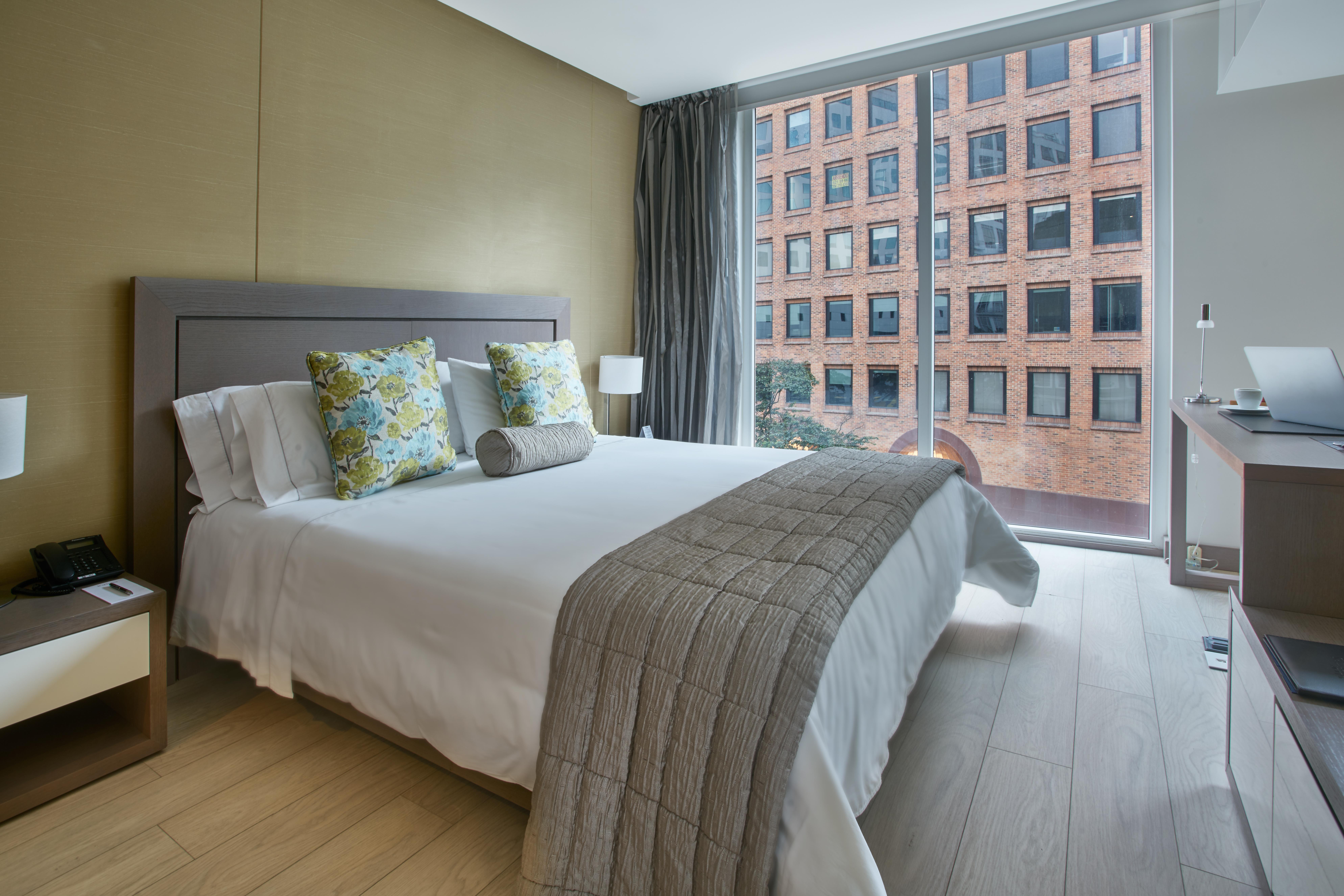 Hotel 100 Luxury Suites By Preferred Bogotá Esterno foto A bedroom at the hotel