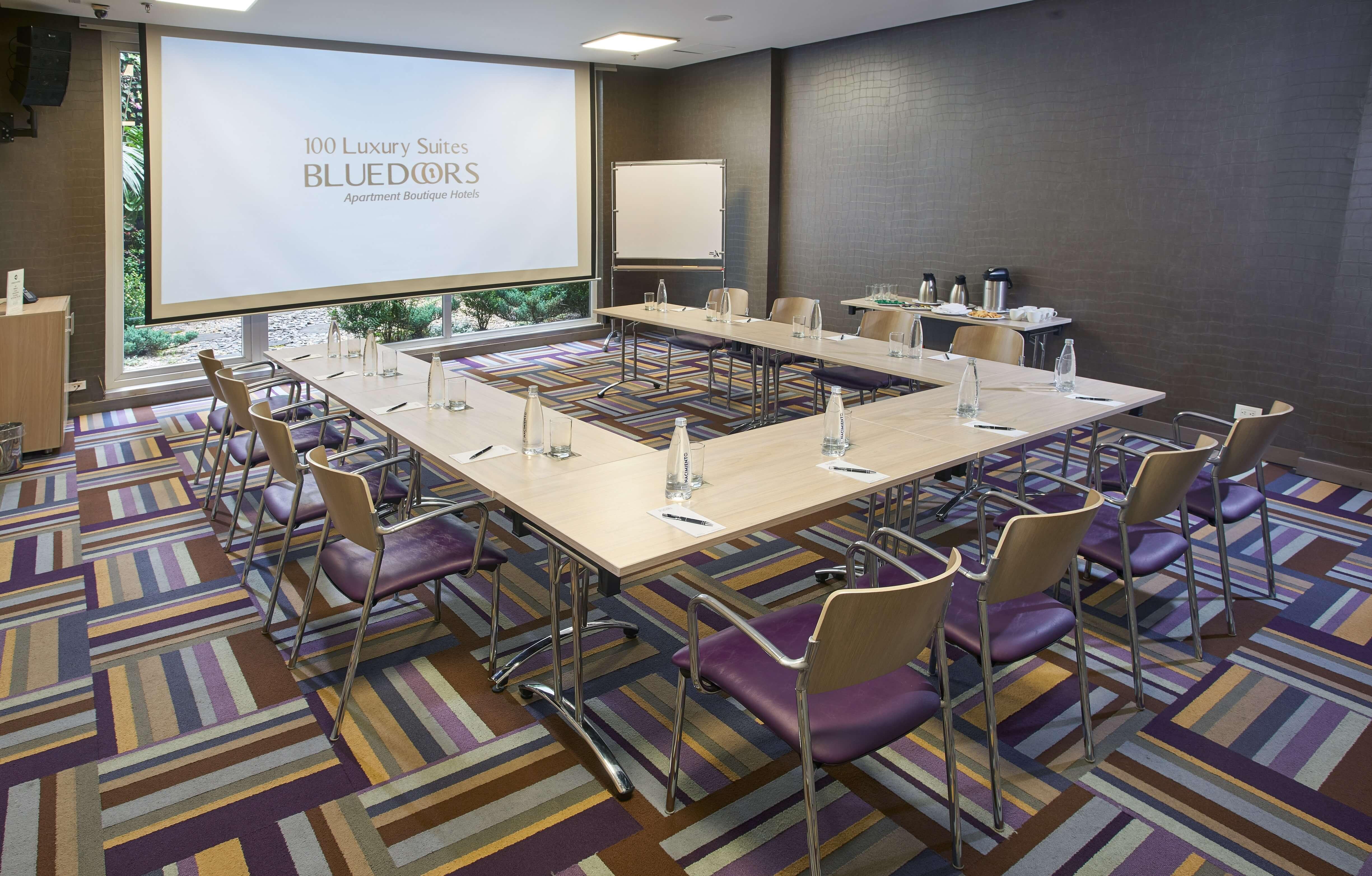Hotel 100 Luxury Suites By Preferred Bogotá Esterno foto Meeting room