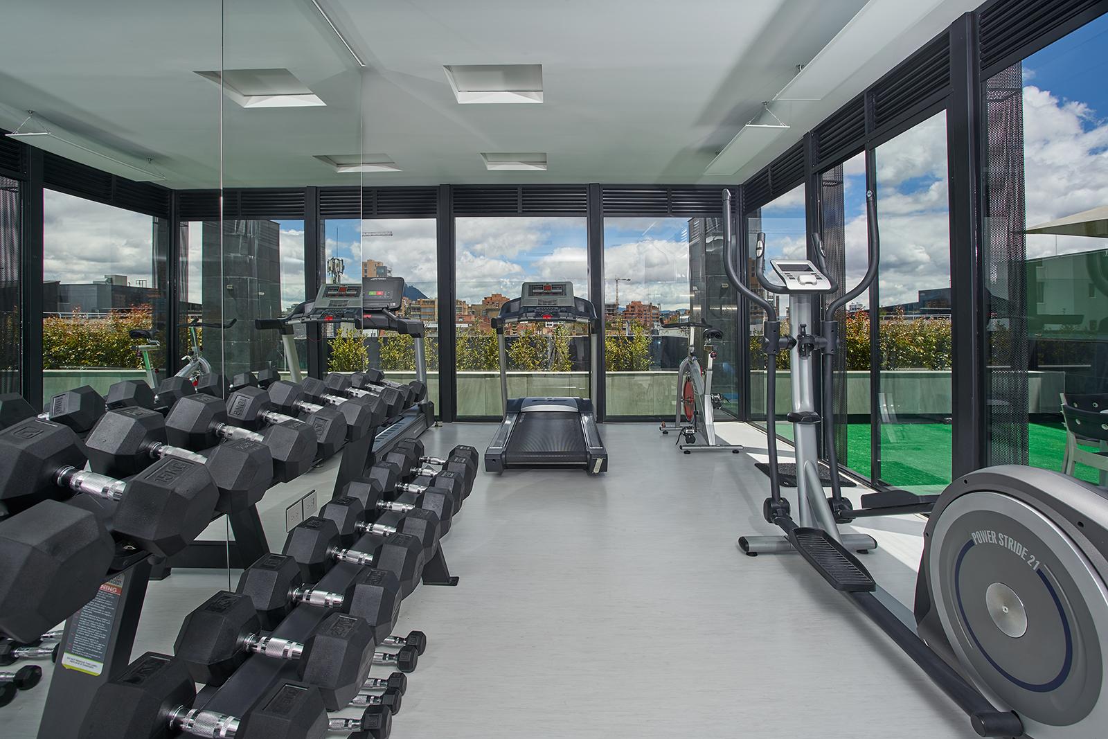 Hotel 100 Luxury Suites By Preferred Bogotá Esterno foto The gym at the top of the building