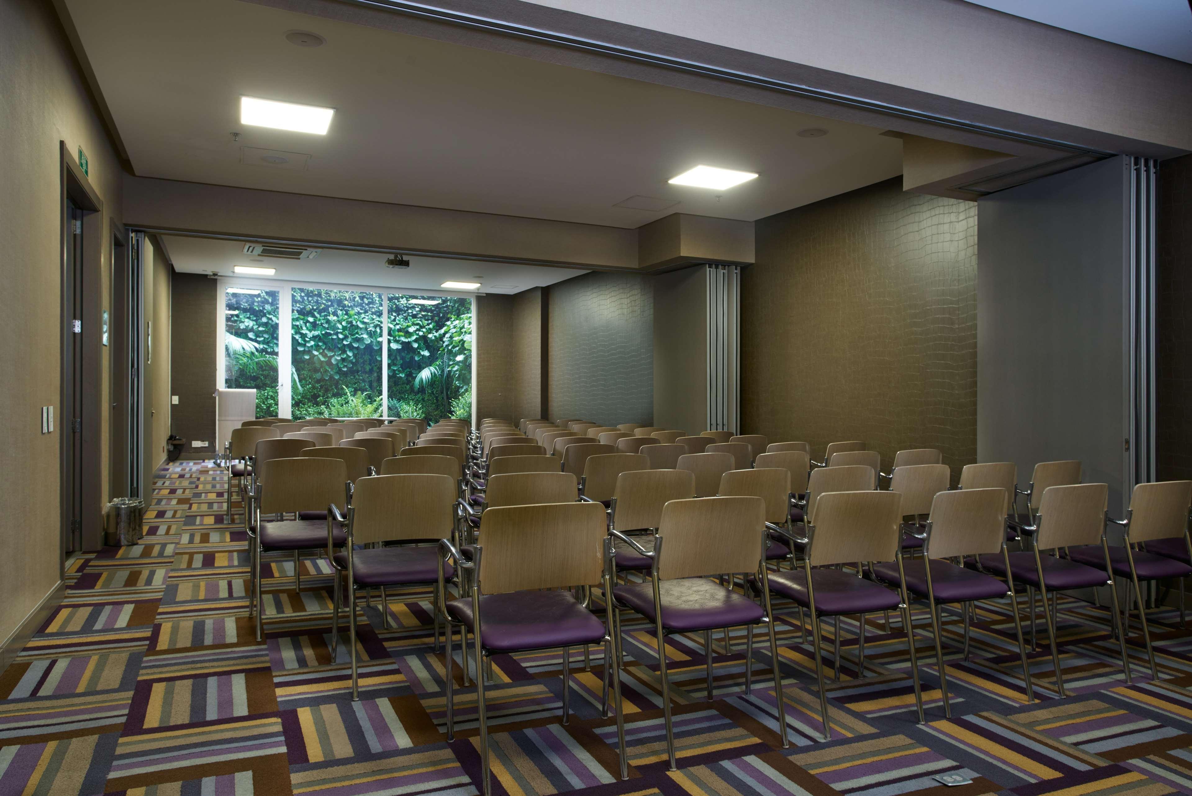Hotel 100 Luxury Suites By Preferred Bogotá Esterno foto A meeting room at the hotel