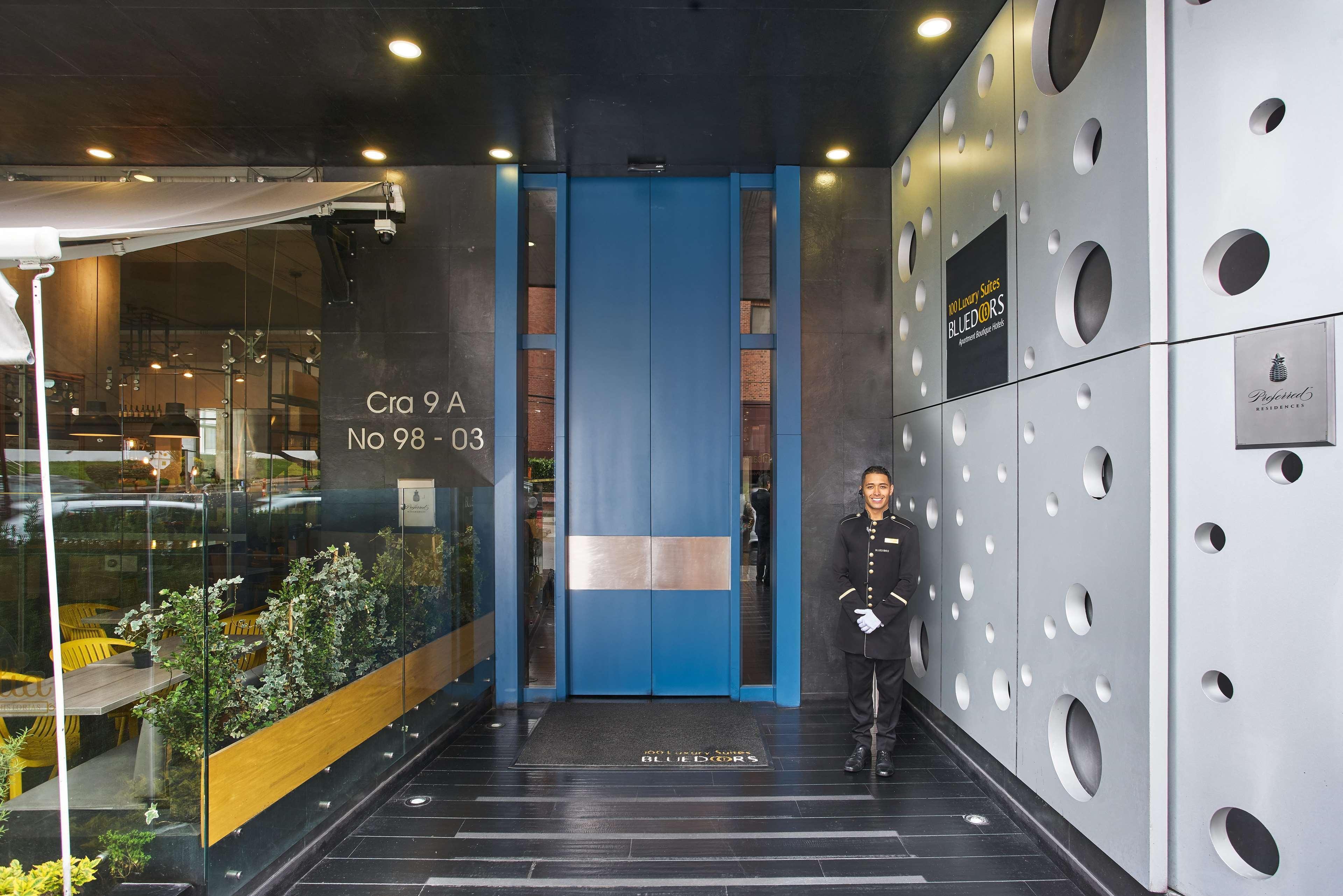 Hotel 100 Luxury Suites By Preferred Bogotá Esterno foto Entrance to the hotel