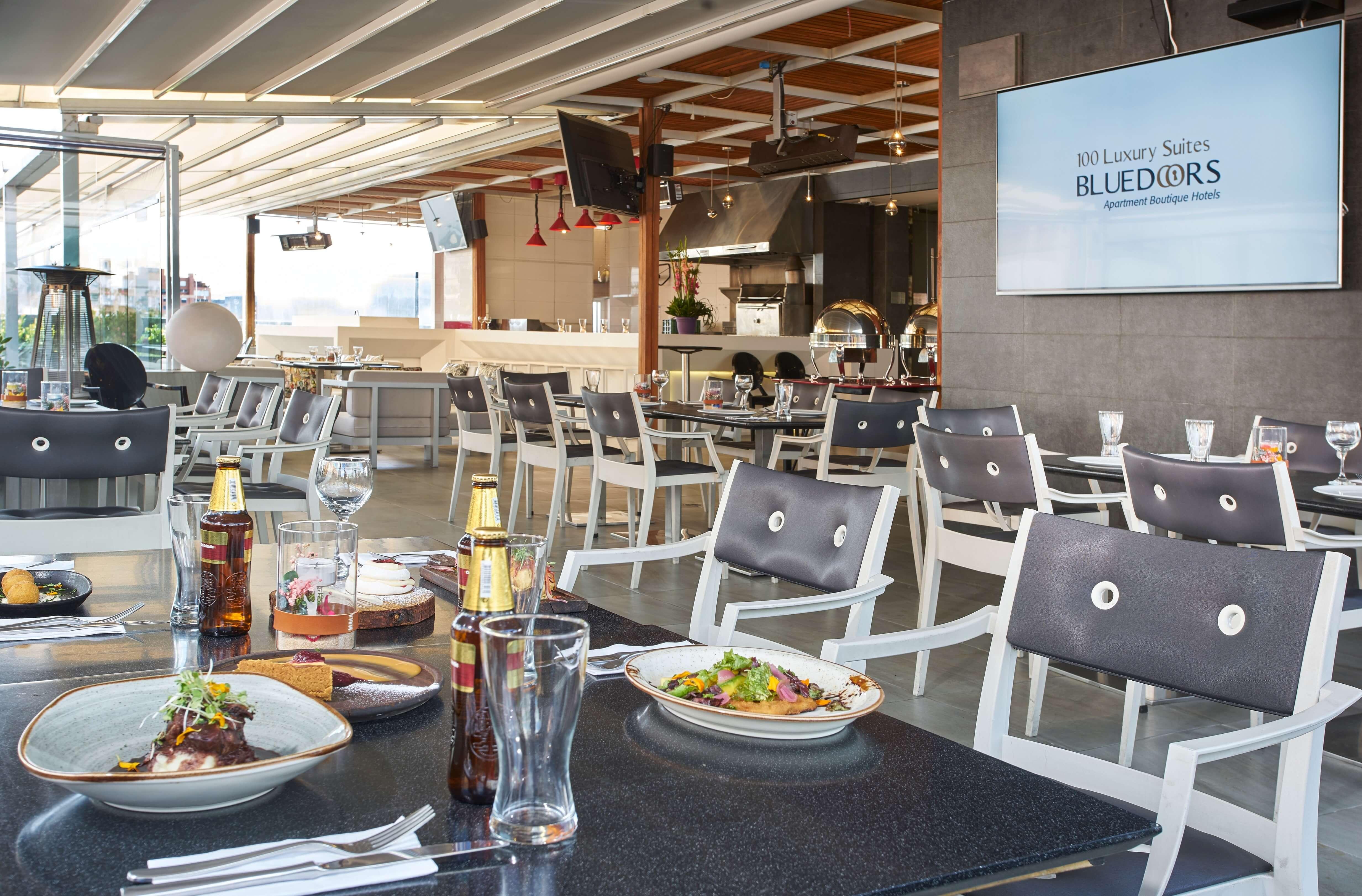 Hotel 100 Luxury Suites By Preferred Bogotá Esterno foto The interior of the restaurant