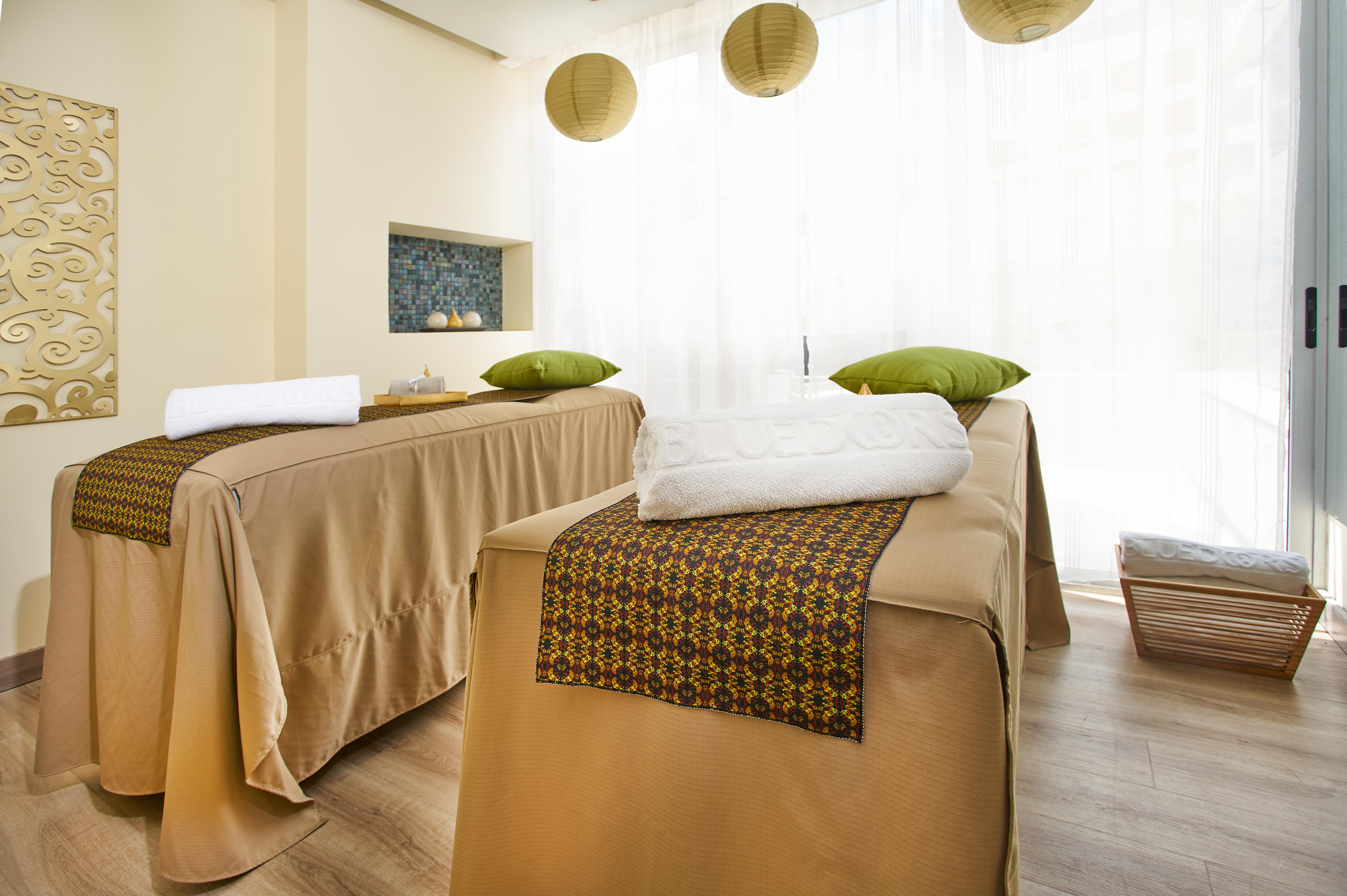 Hotel 100 Luxury Suites By Preferred Bogotá Esterno foto Thai massage beds