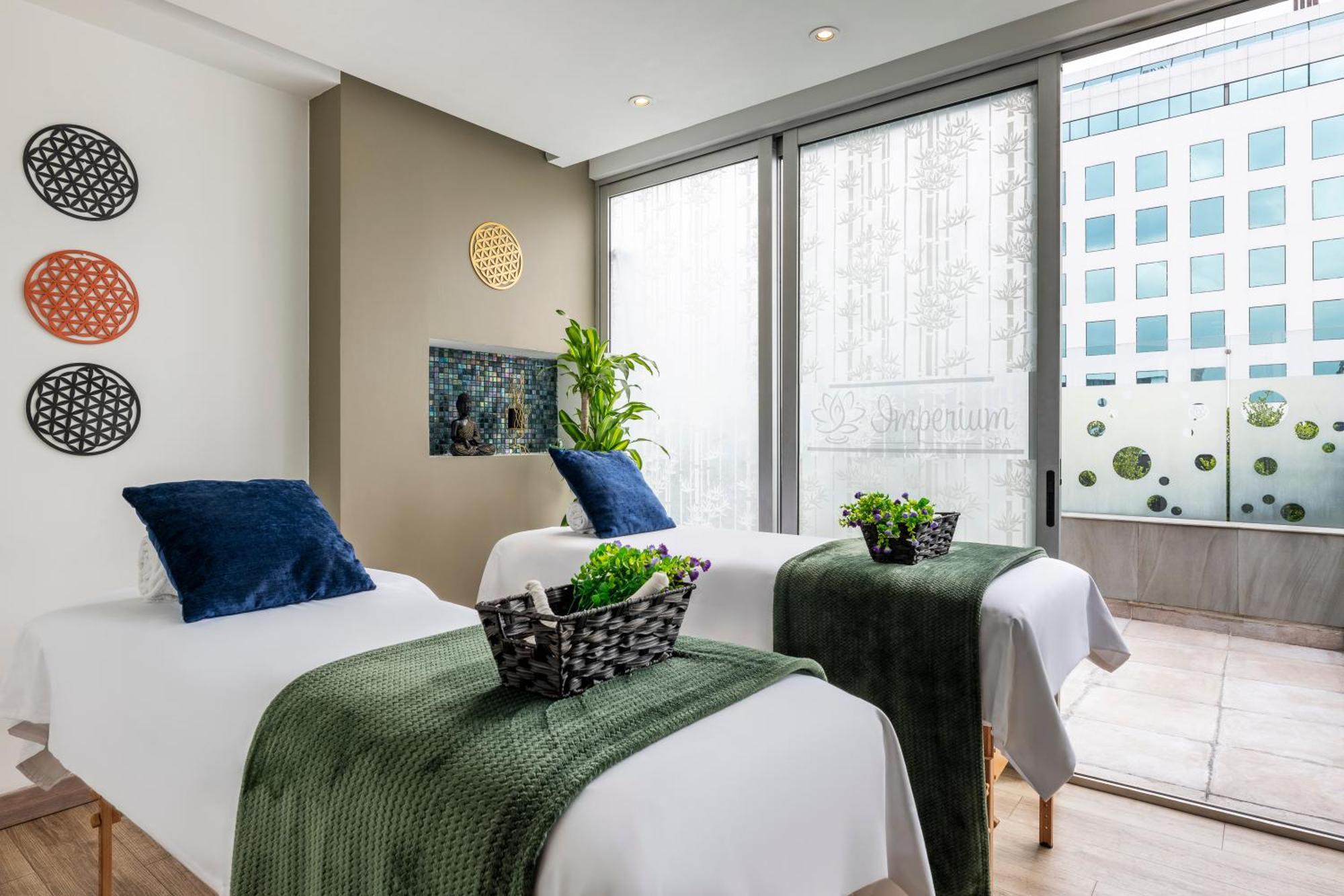Hotel 100 Luxury Suites By Preferred Bogotá Esterno foto The Spa at The Ivy Collection