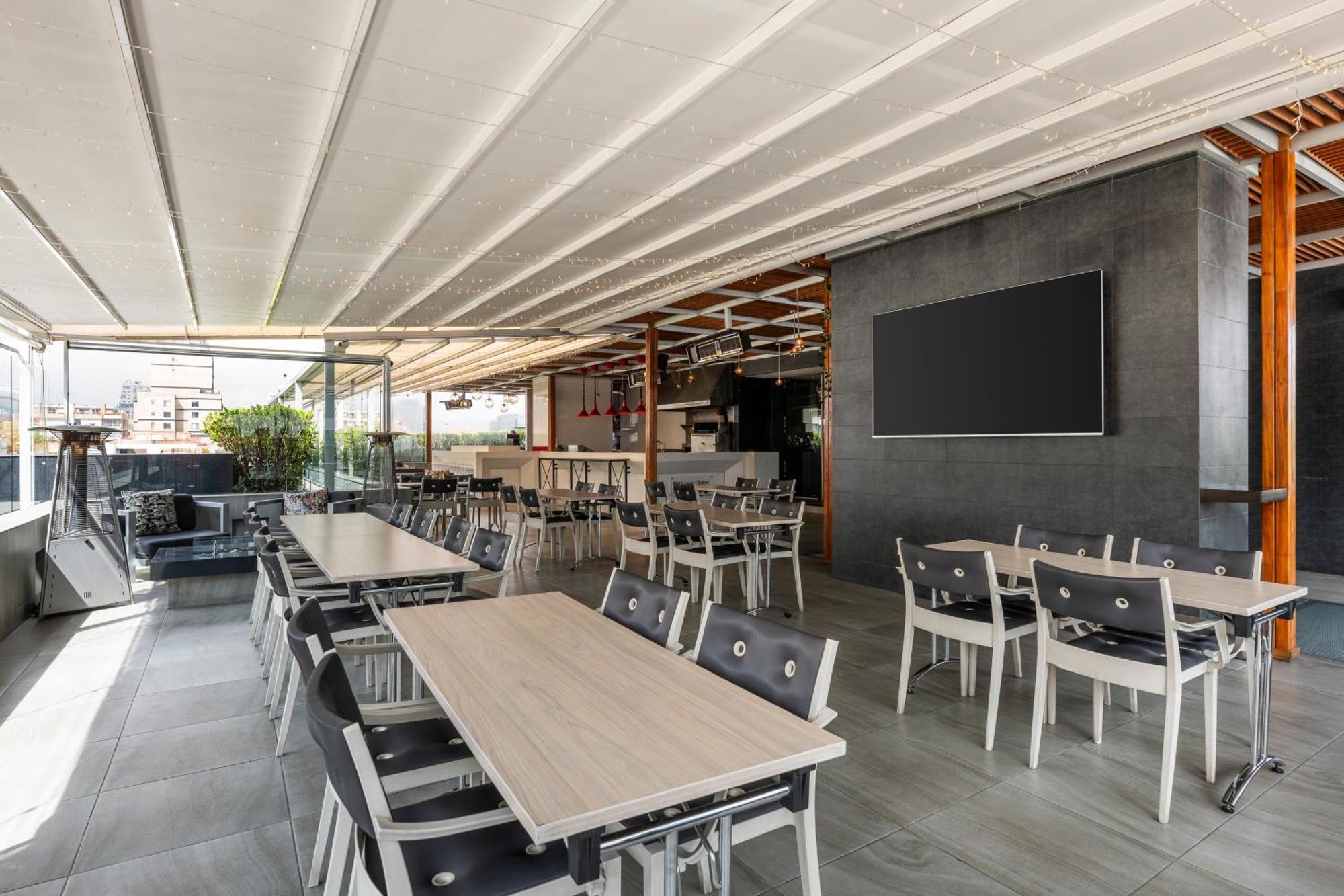 Hotel 100 Luxury Suites By Preferred Bogotá Esterno foto The restaurant