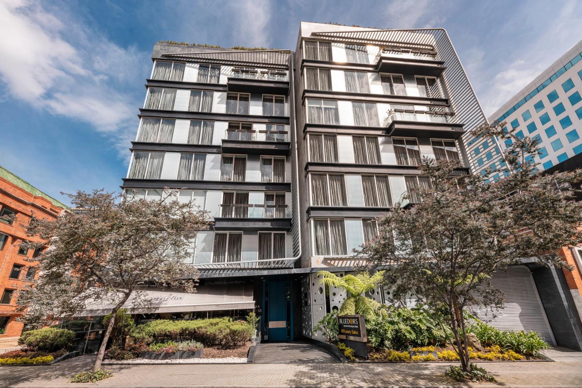Hotel 100 Luxury Suites By Preferred Bogotá Esterno foto The building in 2019