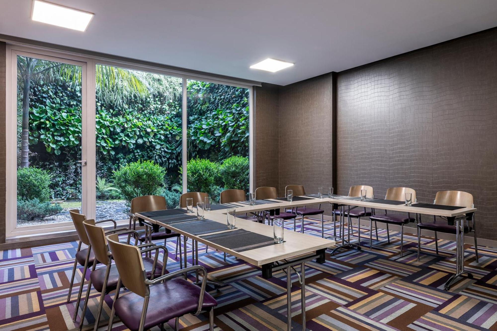 Hotel 100 Luxury Suites By Preferred Bogotá Esterno foto Meeting room