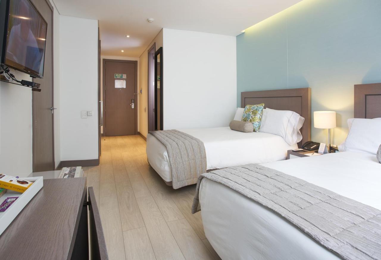 Hotel 100 Luxury Suites By Preferred Bogotá Esterno foto A room at the hotel