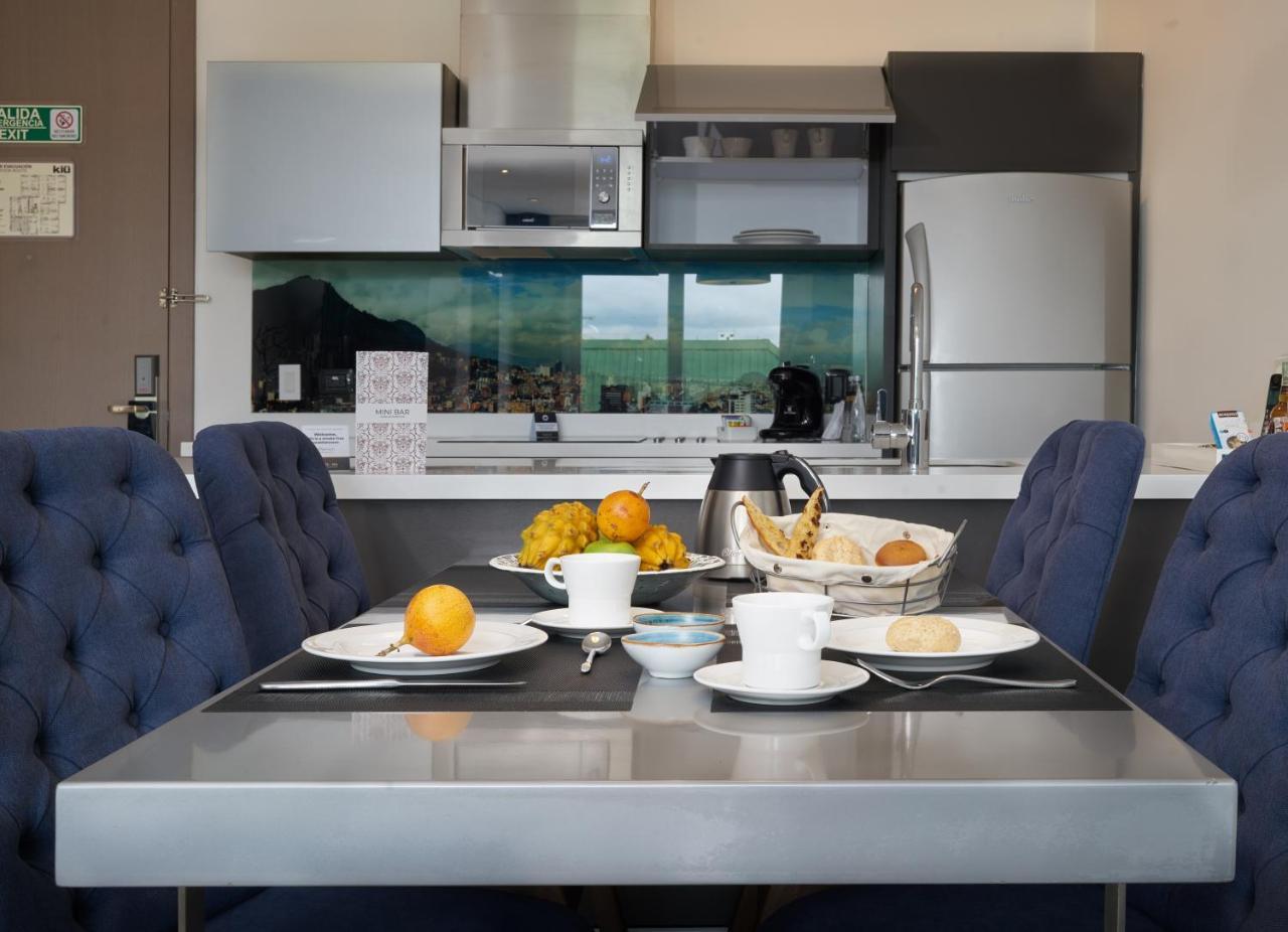 Hotel 100 Luxury Suites By Preferred Bogotá Esterno foto A modern kitchen